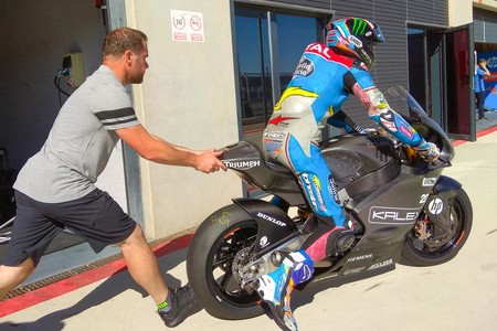 Álex Márquez ya ha probado la Kalex con motor Triumph de Moto2 2019: "Está más cerca de MotoGP"