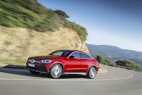 Mercedes-Benz GLC Coupé 2019: cambios pequeños por fuera, sistema mild hybrid y más tecnología por dentro