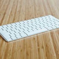 Pocos teclados hay que superen al Magic Keyboard de Apple. Salvo por un detalle que lleva años dándome dolores de cabeza (literalmente) 