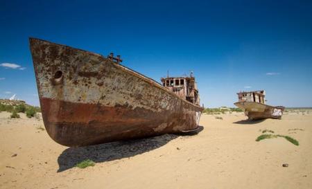 El cementerio de barcos del Mar de Aral en Uzbekistán