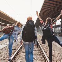 Si eres joven puedes viajar gratis por Europa durante un mes: en 13 días la UE abre de nuevo el programa 