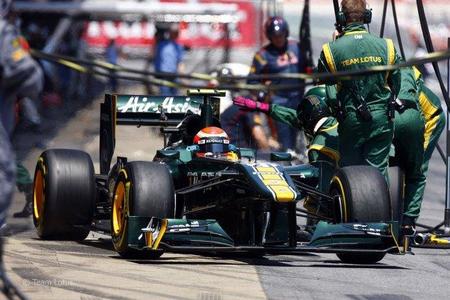 Jarno Trulli con su Lotus en el GP de España de F1 2011