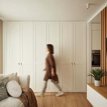 Una interiorista revela el truco perfecto para dividir espacios sin perder amplitud visual