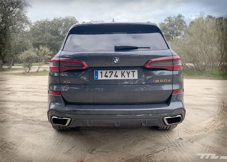 BMW X5 M50d trasera