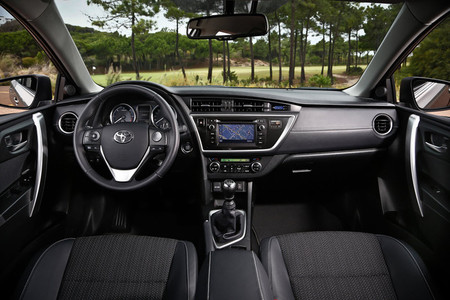 Toyota Auris 2013 interior