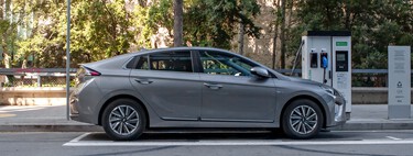 El invierno reduce la autonomía de los coches eléctricos; el calor extremo aún más. Cómo afectan las temperaturas superiores a 35ºC a las baterías