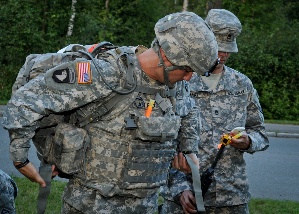 'Rucking': el entrenamiento militar que te ayuda a perder grasa ...