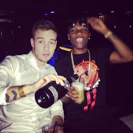 ¿Os sobra el dinero? A Liam Payne sí, y lo tira por la basura comprando champán