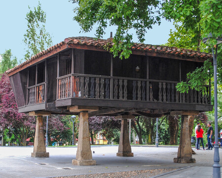 Aviles Plaza Del Carbayedo