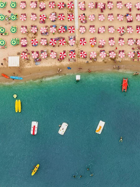 このコンピレーションの作者によると、出所不明の iOS 壁紙。