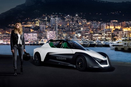 Margot Robbie se pasea a bordo del Nissan BladeGlider en Monte Carlo