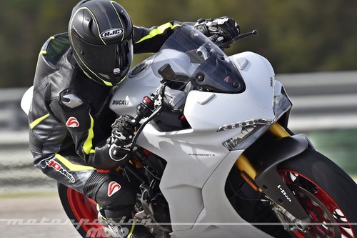 Si te quedaron ganas de saber cómo se mueve la Ducati Supersport, aquí va nuestra prueba en vídeo