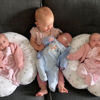 Una madre tuvo dos embarazos y cuatro bebés en menos de un año  
