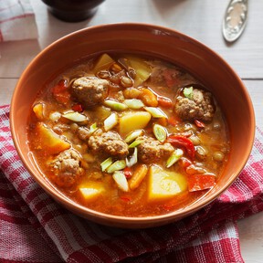 Damos la bienvenida oficial al frío con un buen plato de cuchara que haremos en esta olla exprés rebajada en El Corte Inglés