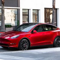 Creyó tener garantía hasta los 80,000 km con su Tesla y la perdió sin recorrerlos: así inició la demanda colectiva contra Elon Musk