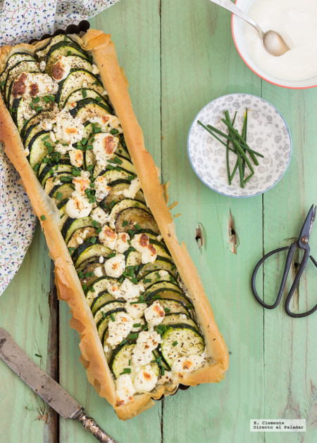 Tarta salada de yogur griego, calabacín y queso feta. Receta
