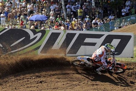 Antonio Cairoli consigue el primer doblete de la temporada en MX1. Ken Roczen se distancia en MX2