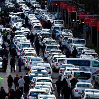 Europa dio la razón a las VTC abriendo la puerta a miles de licencias nuevas. Ahora los taxis amenazan con tomar las calles