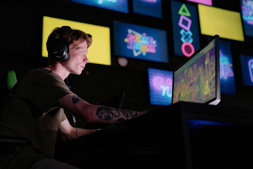 Las agencias antiterroristas de Reino Unido advierten a los padres de hijos gamers: el contenido que ven en sus vacaciones de verano podría radicalizarlos