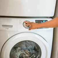 Vuelve el de toda la vida: detergente Colon a menos de 2 euros el kilo que deja toda la ropa reluciente  