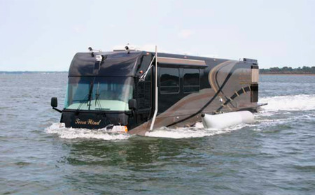 Su nombre es Terra Wind y es una gigantesca autocaravana de lujo anfibia capaz de navegar por ríos y lagos