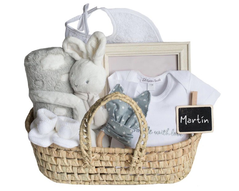 Canastilla cesto mimbre El Recién Nacido personalizable con nombre en gris y blanco