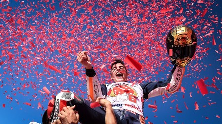 Big 6! El cuarto título de MotoGP de Marc Márquez resumido en cinco vídeos y 50 fotos