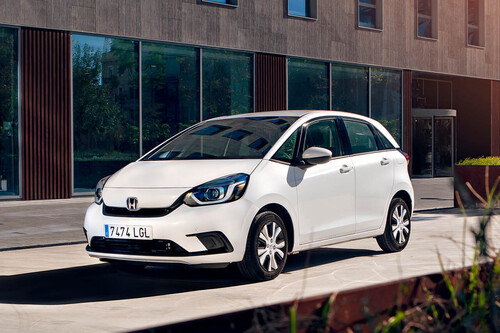 Probamos el Honda Jazz e:HEV, un coche híbrido polivalente muy recomendable y tan racional que roza lo anodino