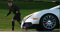 El Bugatti Veyron se atreve con todo... incluso con Cristiano Ronaldo
