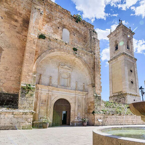 El pueblo de La Alcarria, "largo como una longaniza" según Camilo José Cela, que brilla en la primavera de Guadalajara 