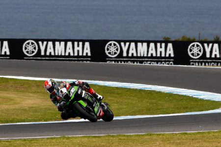 La victoria es de Jonathan Rea, el show de Chaz Davies y Michael van der Mark