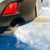 Condenaron al diésel porque contaminaba demasiado. Ahora resulta que los gases de los coches de gasolina modernos son peores de lo que nos contaron