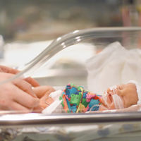 Bebés prematuros: el miedo y otros sentimientos normales de los padres y madres