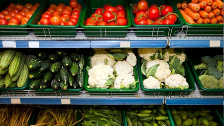 Estas son las 9 tiendas de autoservicio donde bajó la canasta básica, según Profeco 