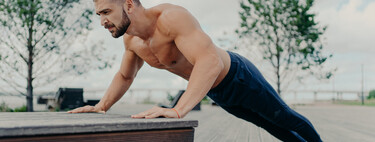 Con el buen tiempo podemos empezar a entrenar al aire libre: un entrenamiento de calistenia para hacer en el parque 
