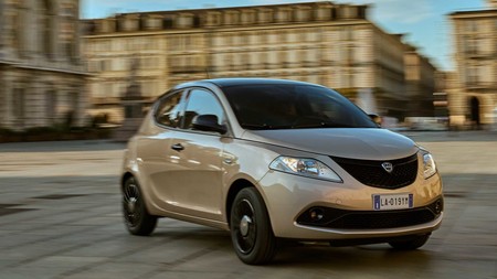 ¿Te acuerdas de Lancia? Sigue viva y ya tiene un microhíbrido en su gama