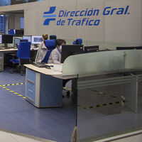 El "no se atiende sin cita previa" de la DGT se va a acabar. El Gobierno quiere que solo tengas que ponerte a la cola para cualquier trámite