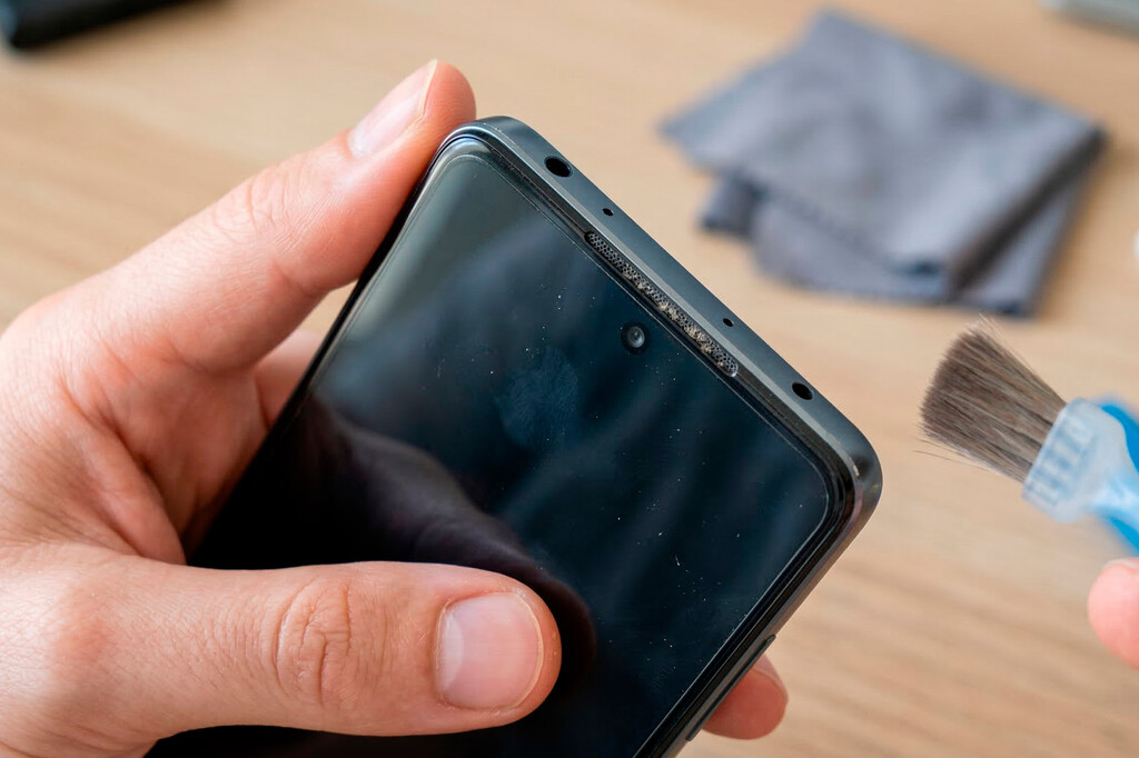 No las tenía conmigo, pero probé este truco y las llamadas en mi móvil Xiaomi se escuchan mucho mejor 