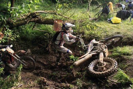 Red Bull Romaniacs 2010: Chris Birch se impone en una carrera de agua y barro