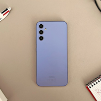 Samsung rebaja uno de sus mejores móviles de gama media, que compite con los Google Pixel y te regala unos auriculares Galaxy Buds2