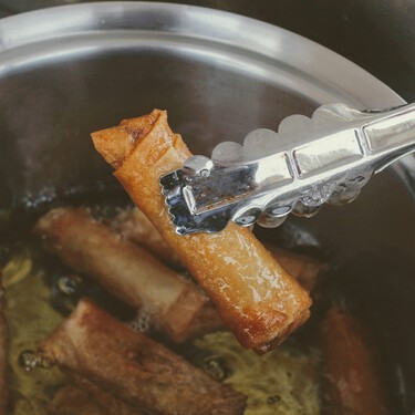 Los trucos de restaurante que los expertos aplican para eliminar el olor a fritanga y podemos replicar en casa