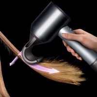 Olvídate de ir a la peluquería con el secador de pelo Dyson que la marca está liquidando y cuesta 80 euros menos 