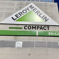 Mesa baja, carrito auxiliar y sofá para 8 personas a mitad de precio: la sorpresa de Leroy Merlin antes de verano  