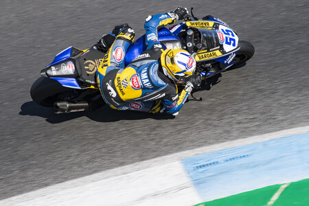 Andrea Locatelli celebra su ascenso a Superbikes con Yamaha ganando también en Estoril
