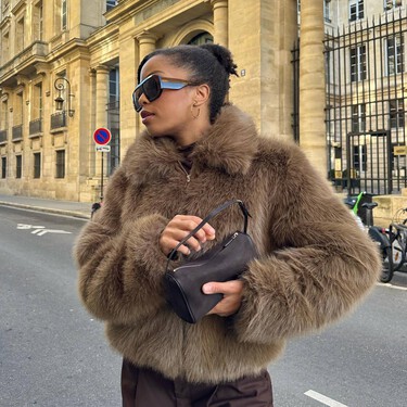 Zara agotará los pantalones color chocolate más buscados de la temporada: tipo barrel y de talle alto