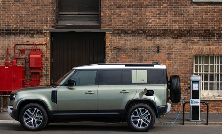 Land Rover Defender 2021 ahora con una versión híbrida enchufable