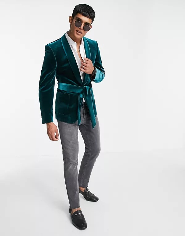 Chaqueta tipo esmoquin verde superentallada de terciopelo de ASOS DESIGN