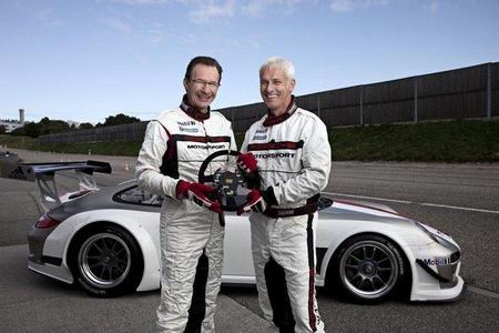 Relevo al frente de Porsche