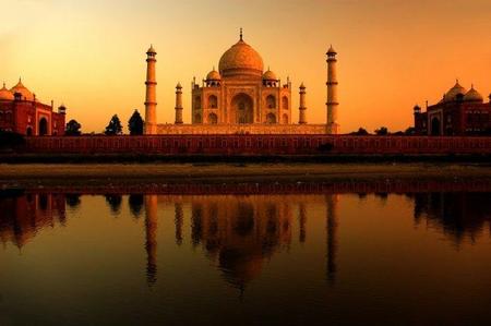 La contaminación decolora al Taj Mahal