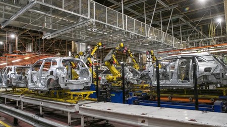 El cierre de las fábricas hundió la producción española de coches en abril un 97,5%, hasta las 4.451 unidades